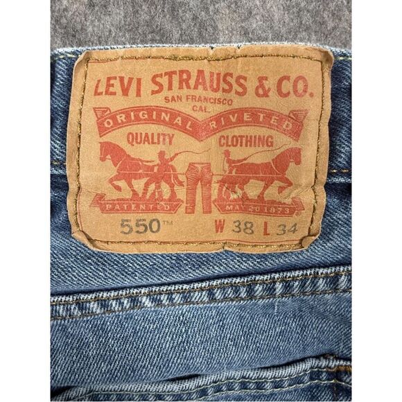 Levi's 550 Jeans Men's 38 X 34 Blue Denim Medium Wash Cotton Straight 5 Pockets - Picture 4 of 4